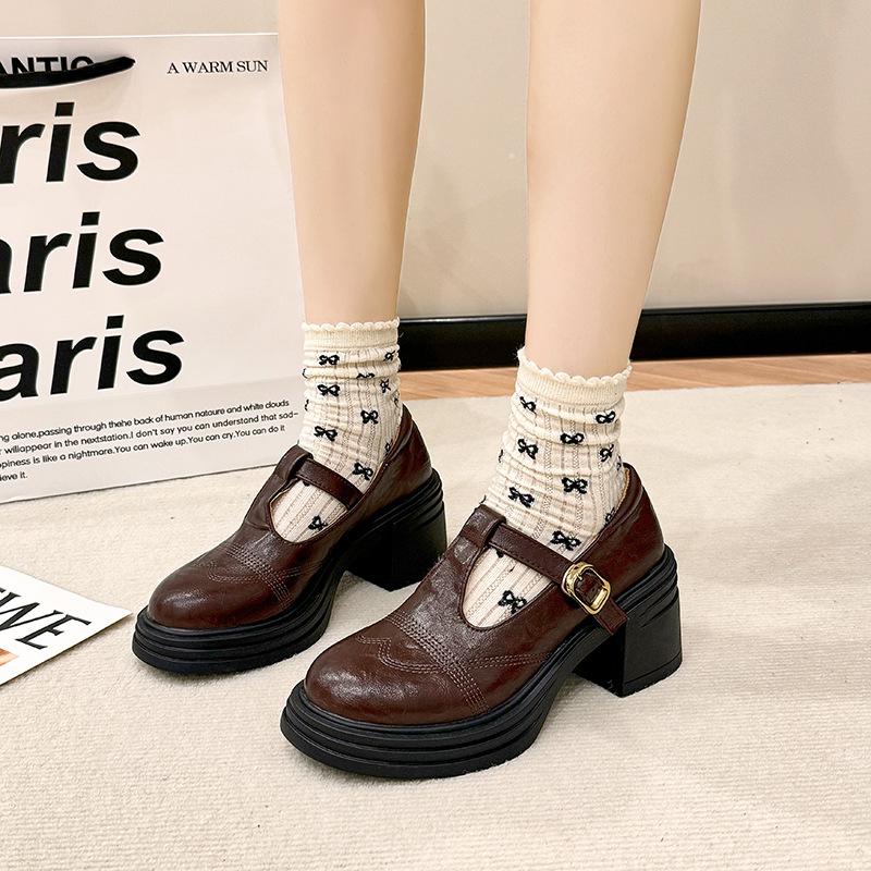 

Женские туфли Мэри Джейн на толстой подошве, на высокой платформе, черные, с круглым носком, 2025 новинка, ретро французские одинарные туфли на толстом каблуке, универсальные маленькие кожаные туфли 35