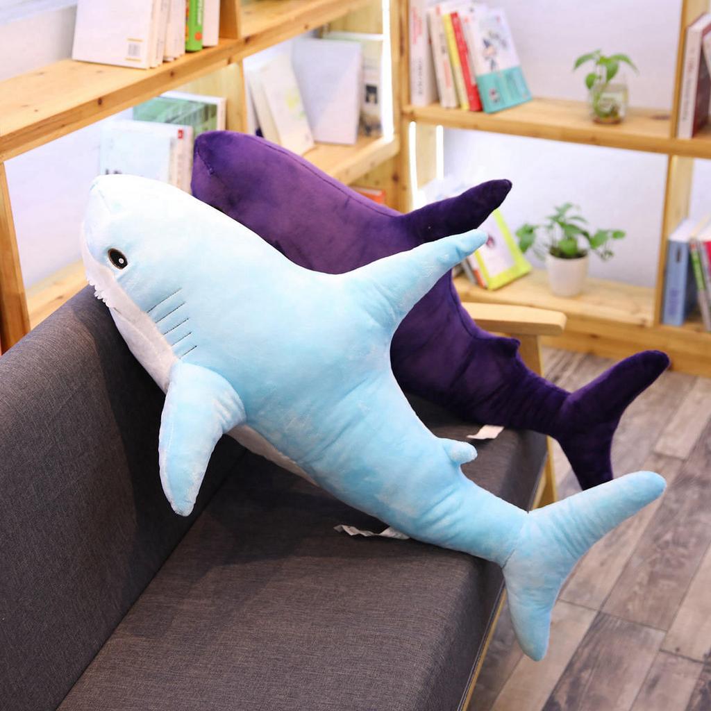 140CM Büyük Yumuşak Simülasyon Sevimli Köpekbalığı Peluş Oyuncaklar Kawaii Doldurulmuş Çocuklar Çocuklar Erkekler Kızlar Güzel Hayvan Yastık Doğum Günü Hediyeleri için
