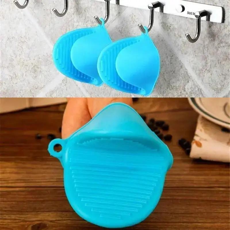 

Heat-Resistant Anti-Scald Tongs High-Temp Oven Mitts for Kitchen Dishes Soft Silicone Non-Slip Tongs for Baking Microwave Plates