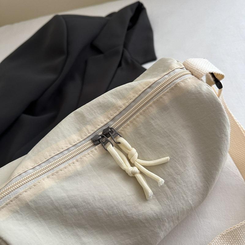 Lässige Nylon-Canvas-Tasche mit großem Fassungsvermögen, Damen-neue Mode-Umhängetasche, vielseitige breite Messenger-Kissen-Tasche