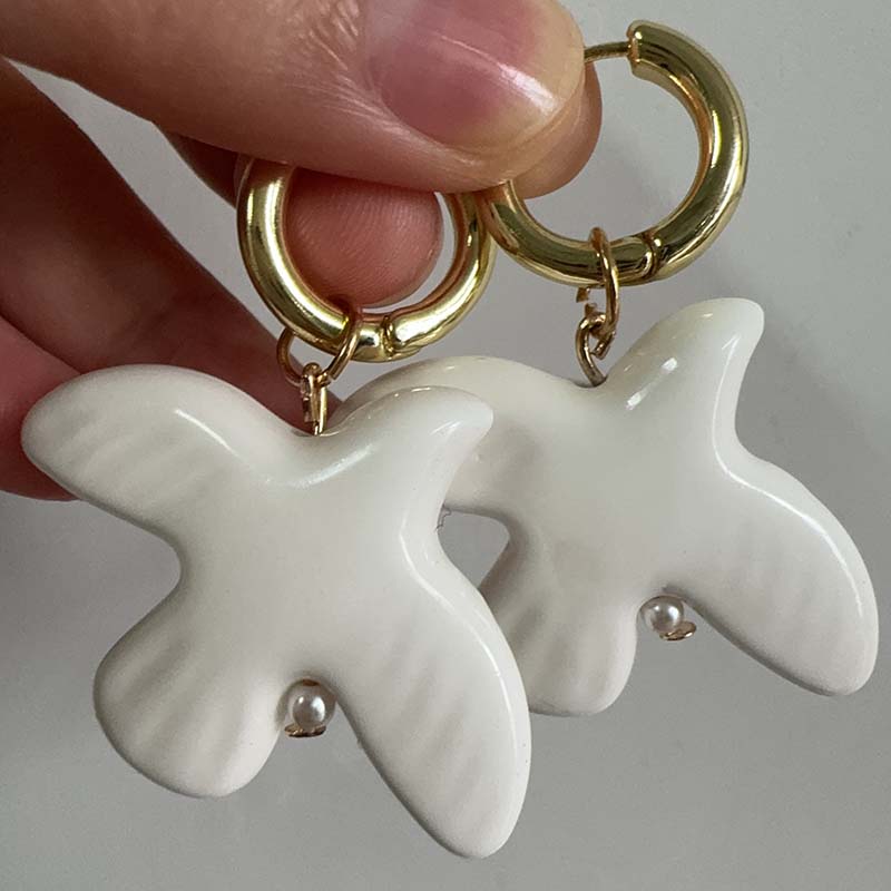 

New Metal Geometric Round Ear Hoop White Peace Dove Earrings For Women European American Style Personality Jewelry Gift