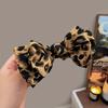 A Leopard Print Hair Clip Made of Plastic, Plasticfor Women, Featuring A Non-Feather Design Suitable for Various Hairstyles