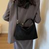 Advanced Retro Bag for Women's 2026 New Textured Frosted Shoulder Bag with Large Capacity Crossbody Commuting Tote Bag