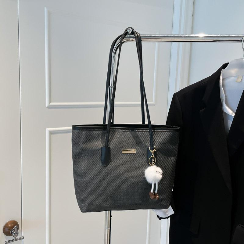 

Large capacity tote bag women s new casual simple shoulder bag niche design class commuter bag Without pendant чёрный
