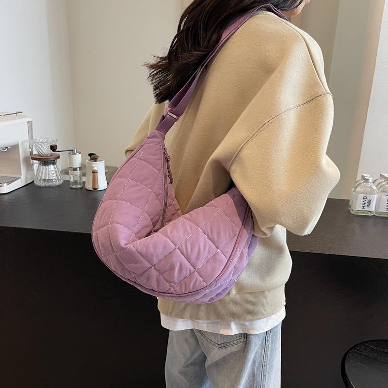 Autumn Large-Capacity Commuter Niche Messenger Dumpling Bag Women'S Shoulder Bag Messenger Bag Diamond Casual Versatile Bag