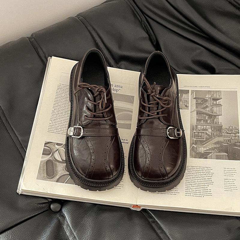 

Модная винтажная женская кожаная обувь, осенняя мода, с ремешком и пряжкой, нескользящие лоферы на платформе, модная шнуровка, увеличение роста, повседневная обувь 40 коричневый