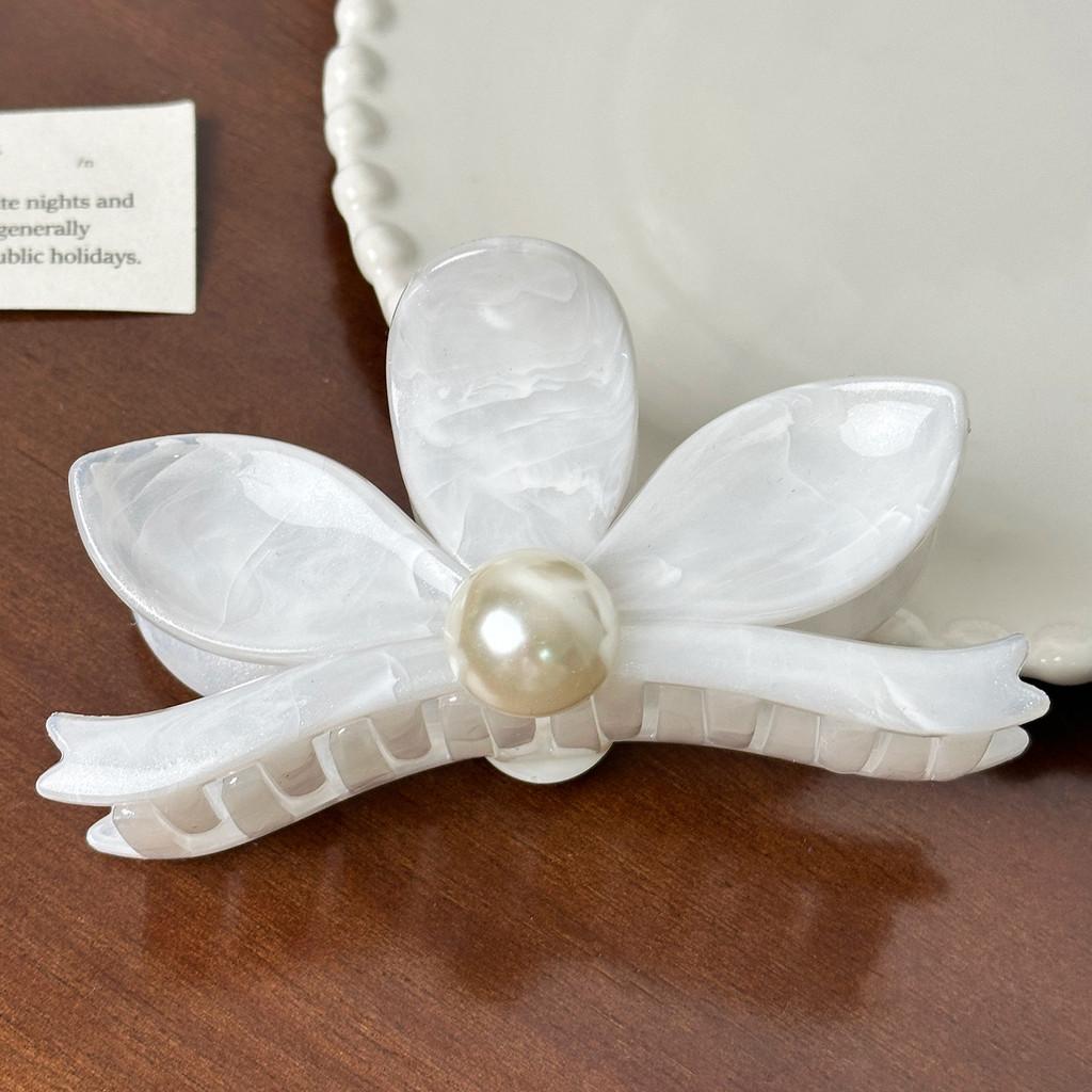 Style Timeless Retro Flower Hair Claw Clips Crafted With Premium Finish Pearl