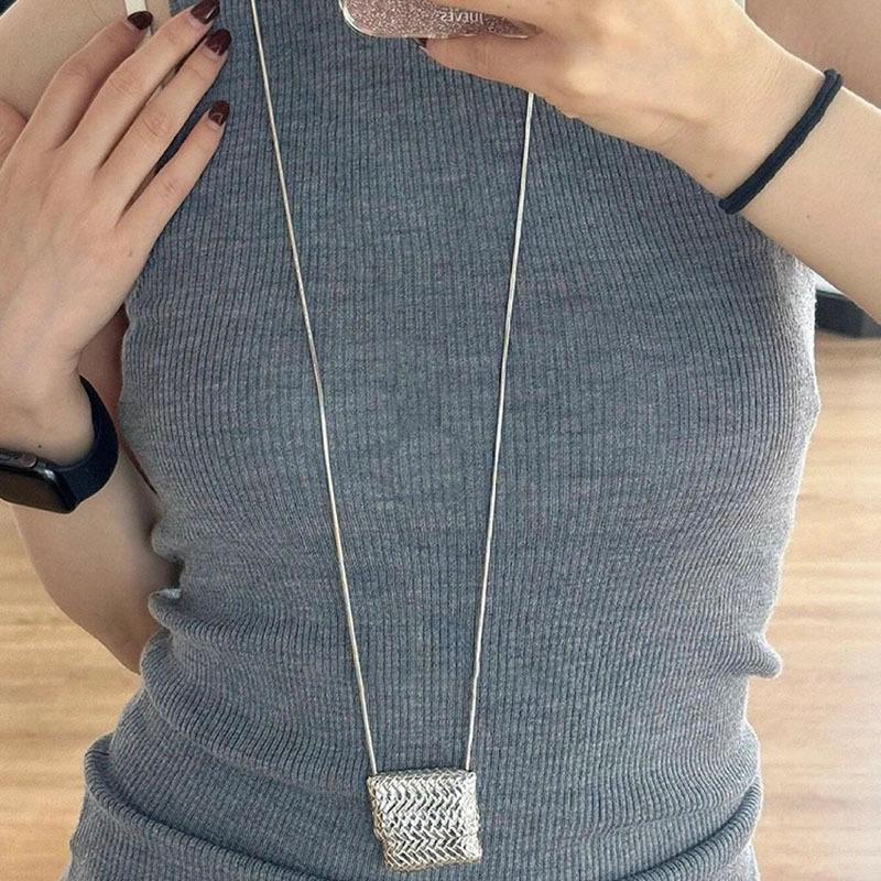 Simple butterfly adjustable necklace niche versatile light luxury sweater chain women's high-end fashion temperament jewelry