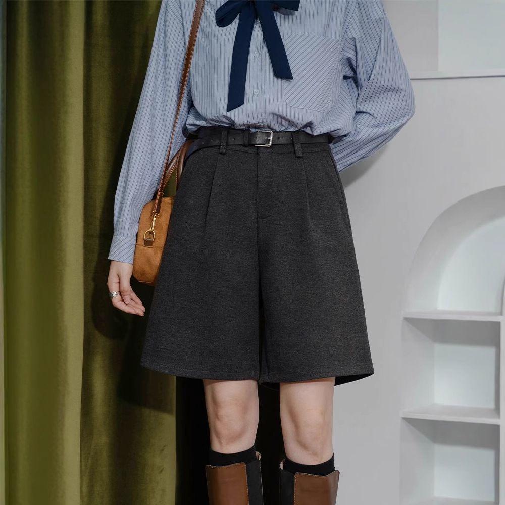 

Women s High-Waisted Wool Shorts: Classic, Loose, Slimming, Wide-Leg, Mid-Length Style for Autumn and Winter. XL