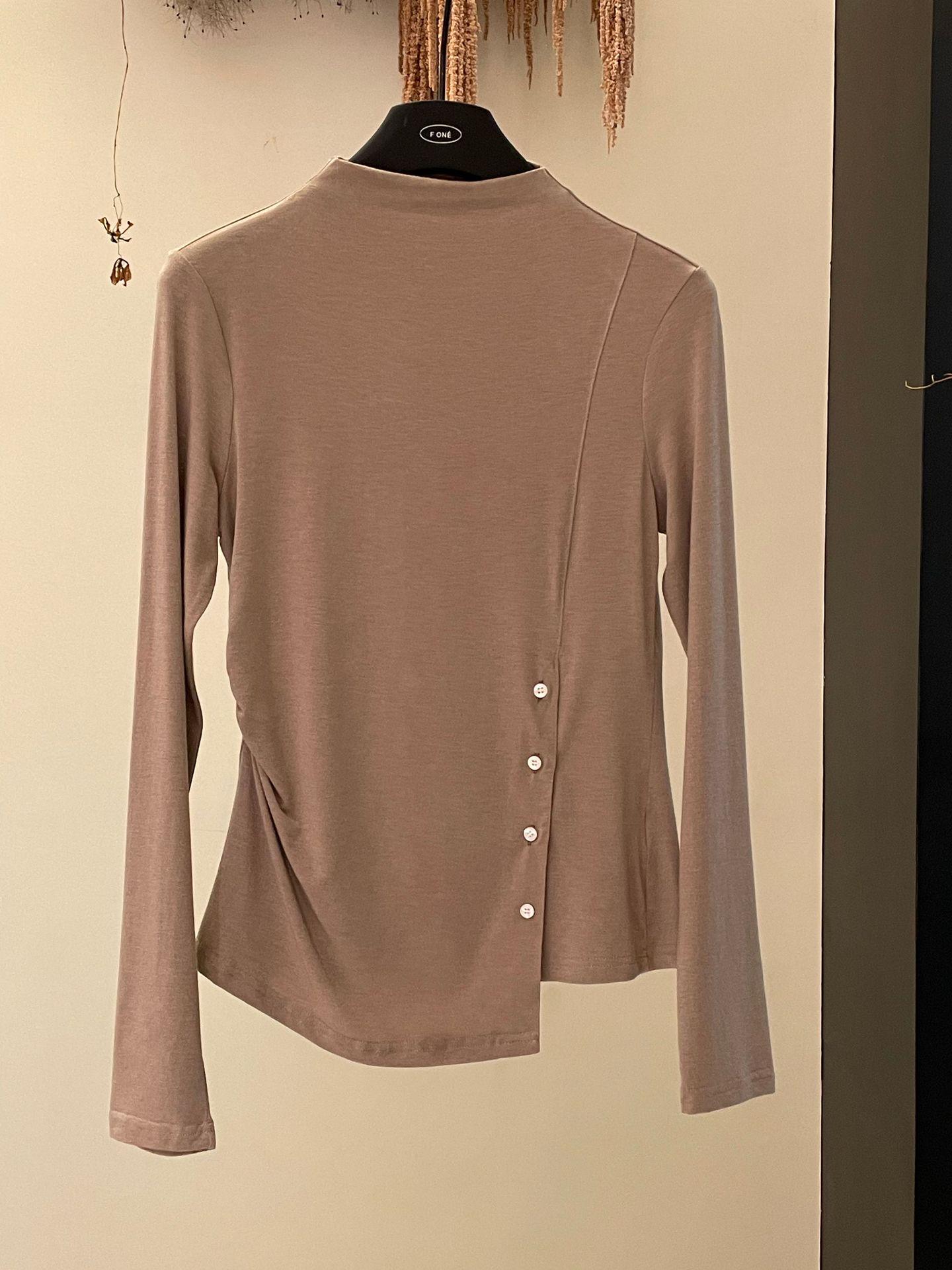 

Белый вязаный топ с полувысоким воротником и разрезом для женщин - Возвраты не принимаются L (Recommended 115-125)