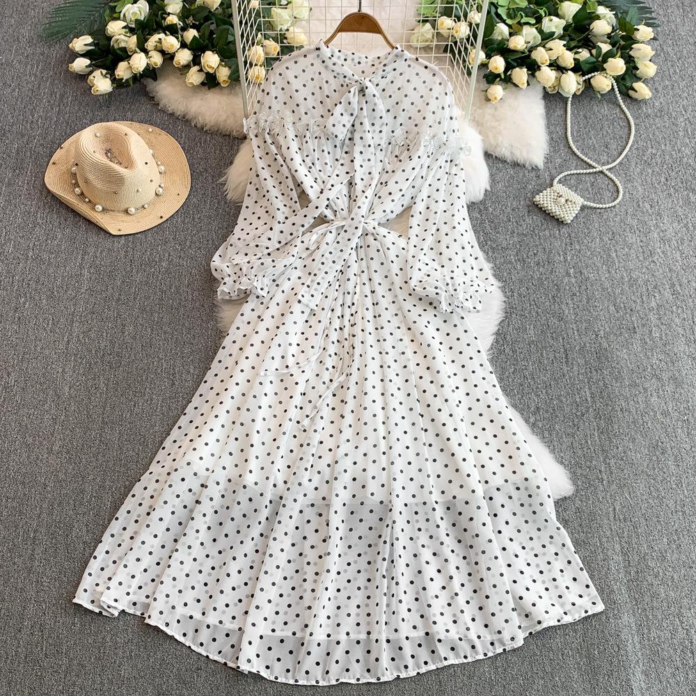 

Женское кружевное платье с бантом и рукавами-фонариками. Летнее платье, утягивающее талию и делающее фигуру стройнее. One Size белый