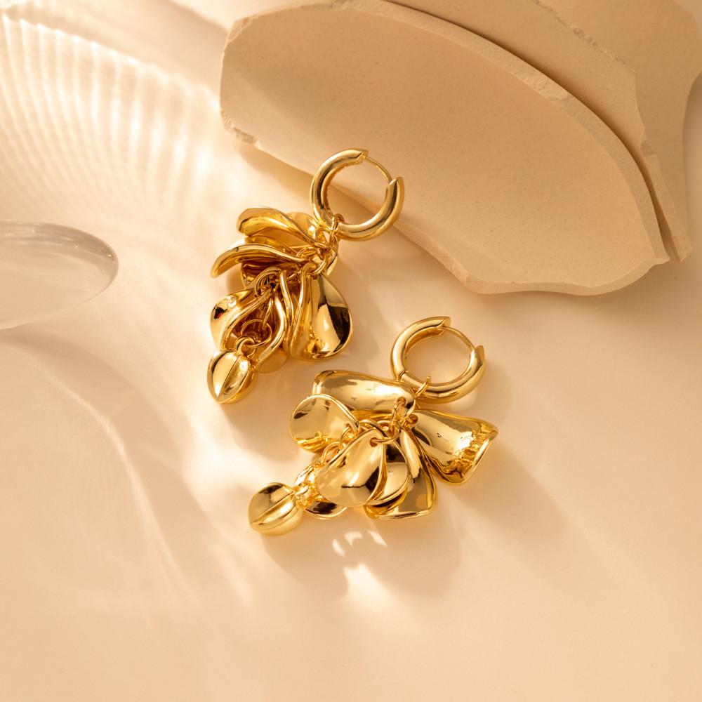 

2023 Элегантные геометрические металлические серьги Минималистичные золотистые сплавные эффектные украшения