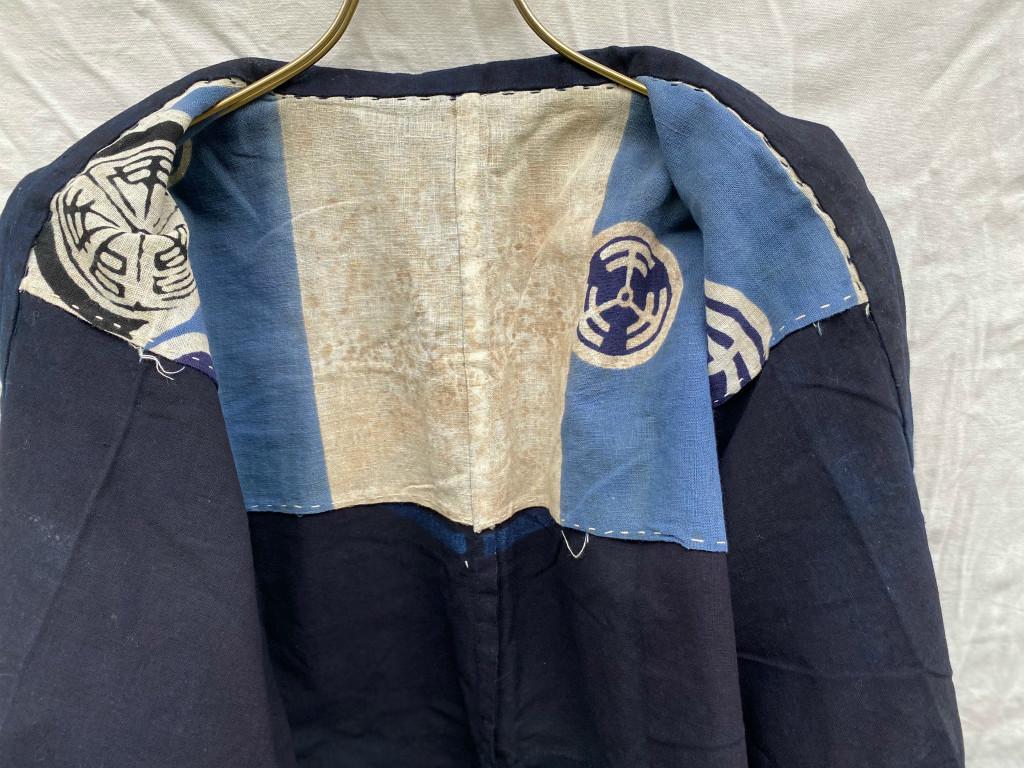 [USED] Antique Indigo Happi Coat, Subtle Back Oshima Crest, Pre-war Japanese Style, Hand-Sewn Cotton Haori, Rare Aizome Fabric, Authentic Japan Decor