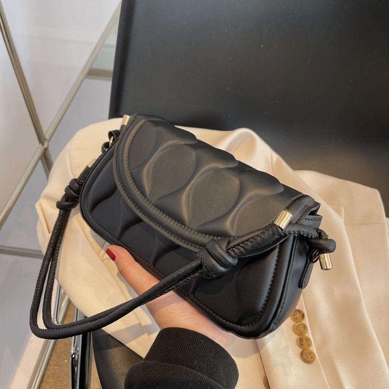 Преміальна та нішева жіноча сумка влітку зі стильною текстурою та сумкою через одне плече. Універсальна сумка під пахви для жінок