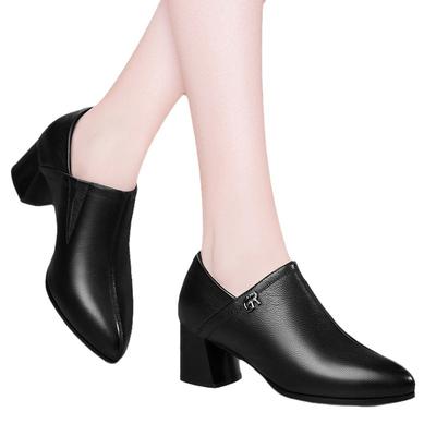 Damenmode Leder Einzelstiefel Hohe Absätze Leichte Mittelhohe Schuhe für Mütter Herbst/Winter Knopfverschluss