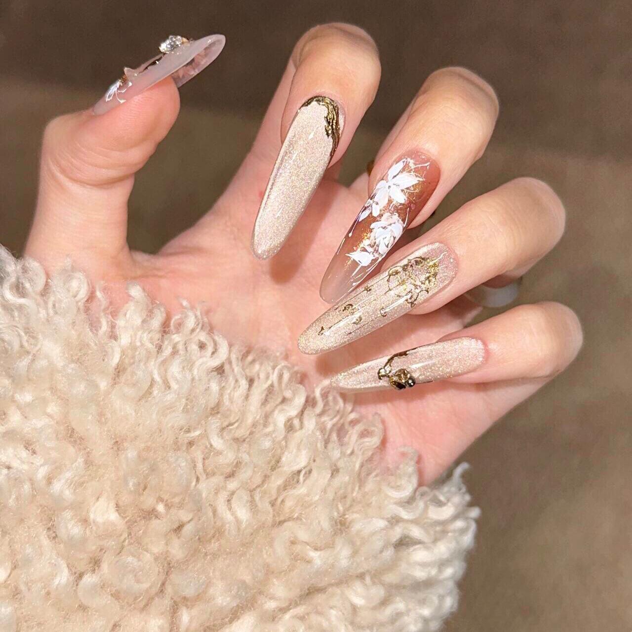 

Sweet Cool Almond Lace Rose Crystal Cat Eye Press-On Nails