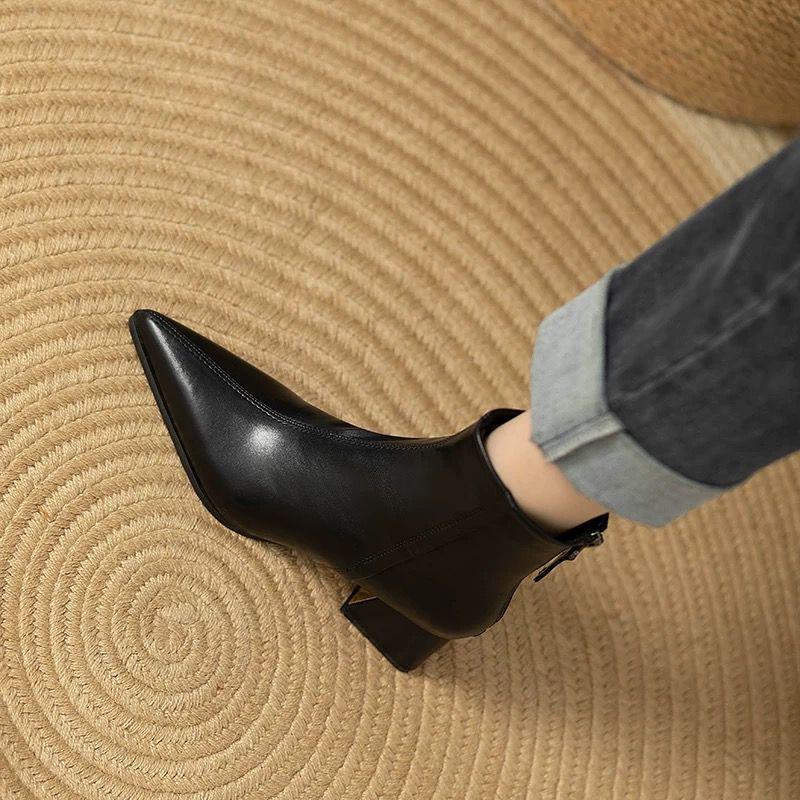 2025 Autumn/Winter French Retro Pointed Chunky Heel Chelsea Ankle Boots