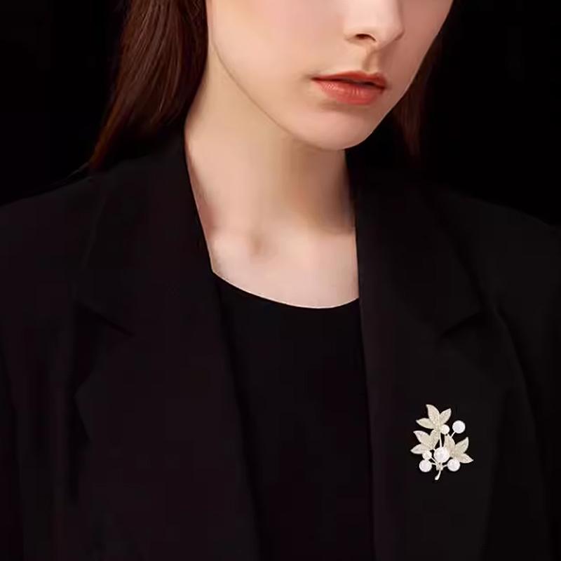 Metal Butterfly Brooch High-End Luxury Accessory Fashionable Retro Corsage Clothing Pin Anti-Exposure Jewelry