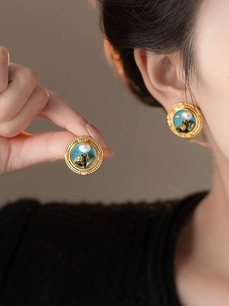 Medieval Monet Style Natural Freshwater Three-Dimensional Flower Stud Earrings Women'S Light Luxury High-End Earrings Exquisite Ear Jewelry