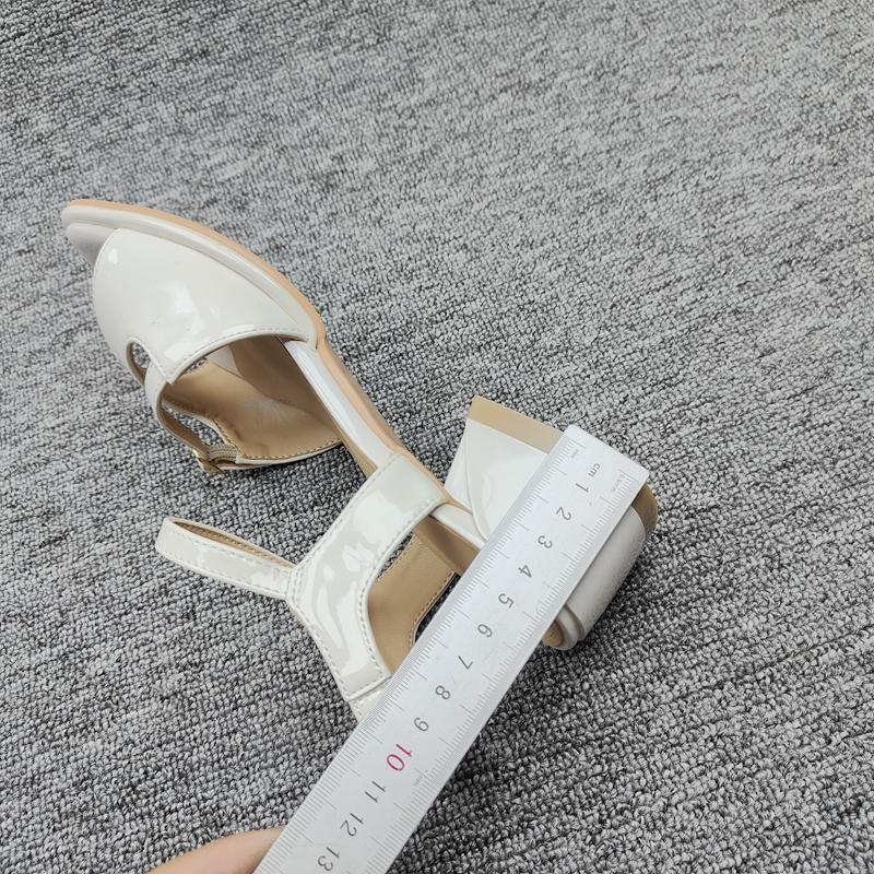 Fashion Fashion Womens Shoes 2025 Ankle Strap Open Toe Red Leather Sandals Block Heels Luxury New Buckle Peep Real Chunky Girls Scandals