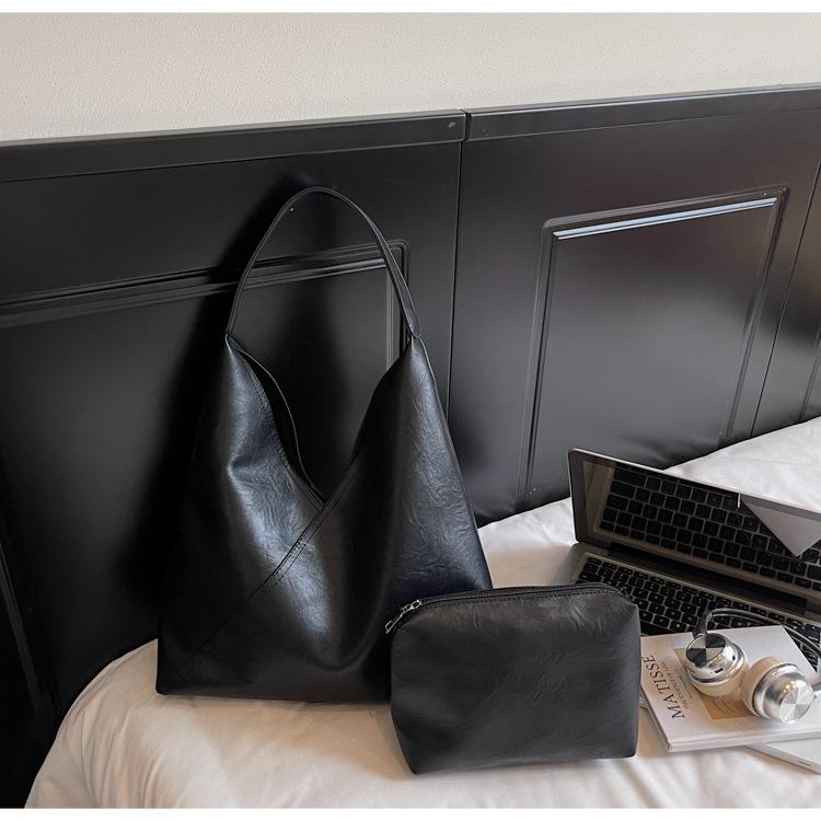 2025 new high-end commuter shoulder bag women s large-capacity French lazy loose tote bag tide