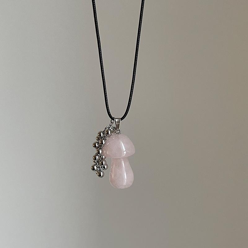 

Натуральный камень, маленький гриб, серебряная виноградная нить, черная веревка, ожерелье для женщин, нишевый дизайн, симпатичная универсальная цепочка на шею, цепочка на свитер