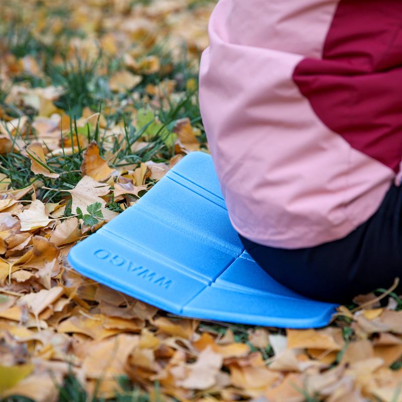 Waterproof & Stain-proof Outdoor Folding Mat: 20% Off - Perfect for Camping, Park, and Beach!