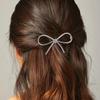 [1 épingle à cheveux dorée] Élégante épingle à cheveux dorée en métal | Barrette minimaliste chic avec un design de ruban torsadé, accessoire de cheveux élégant pour tous les jours