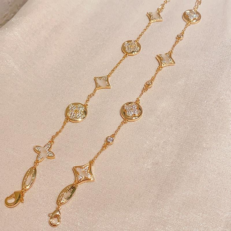 Versatile Four-Leaf Clover Bracelet for Women, Luxury Niche Style with High-End Appeal