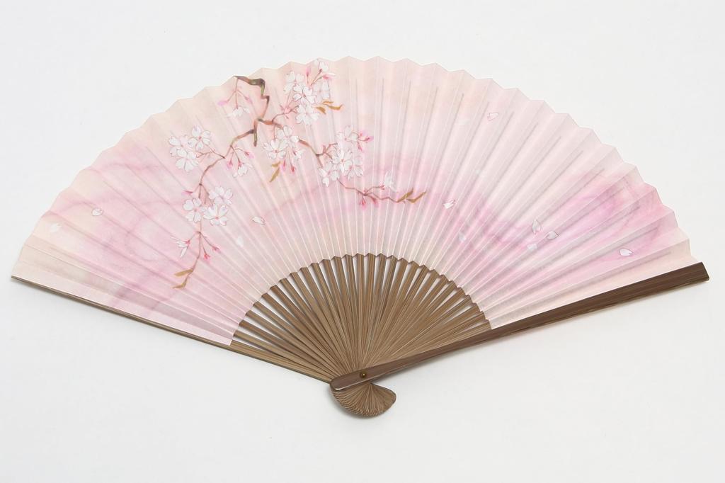 [Hasegawa] Kyoto-style fan, cherry blossom pattern, pink, carved clove wood, double-sided design, handmade by Kyoto craftsmen, fan case included, in
