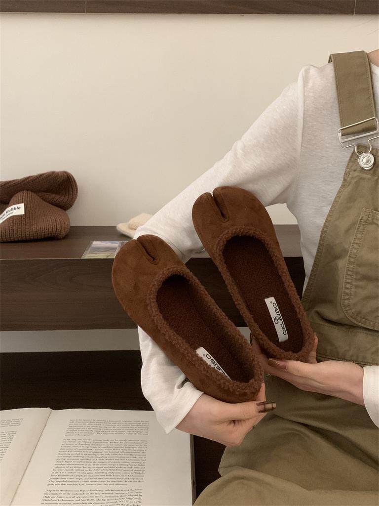 Mao Mao shoes women wear in autumn and winter, Seoul international students flat-bottomed cotton ladyshoes fashionable soft split-toed Doudou shoes