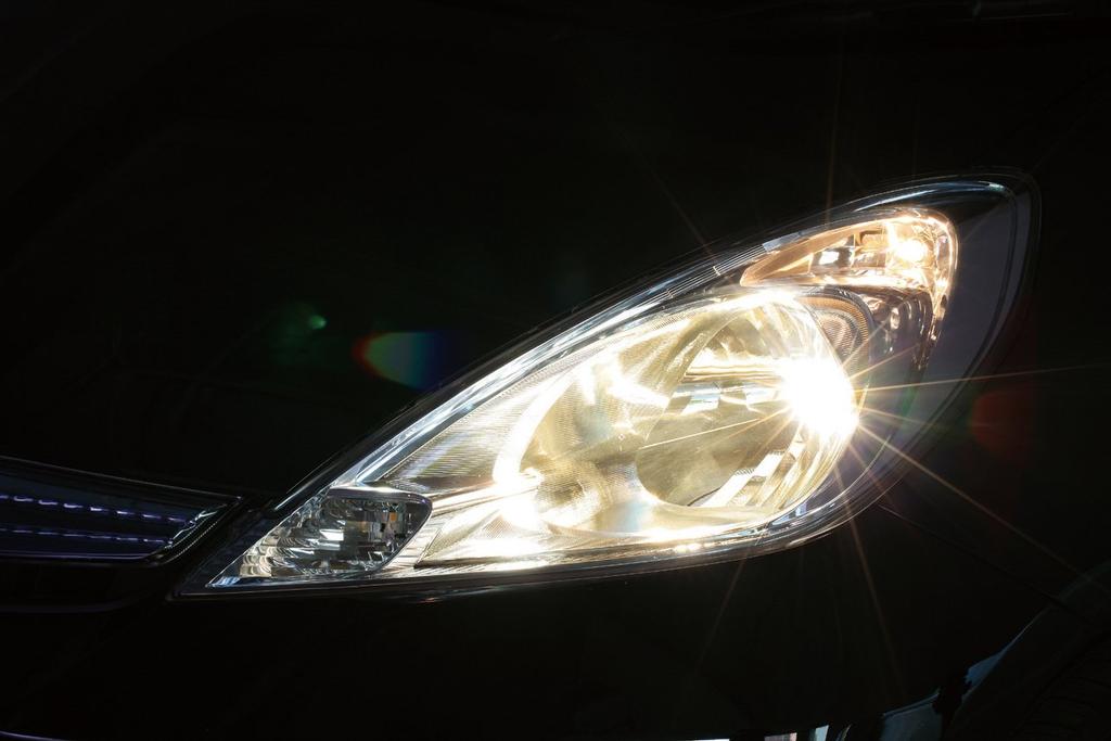 PIAA HX308 Headlamp / Fog Lamp Halogen 3200K Celest White Series, 12 V, 35