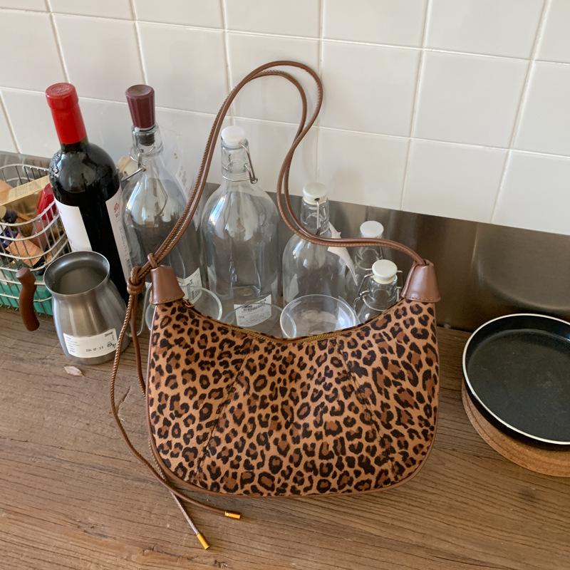 Fresh and Fashionable Leopard Print Women's Bag, Trendy Dumpling Bag, Large-capacity Armpit Bag