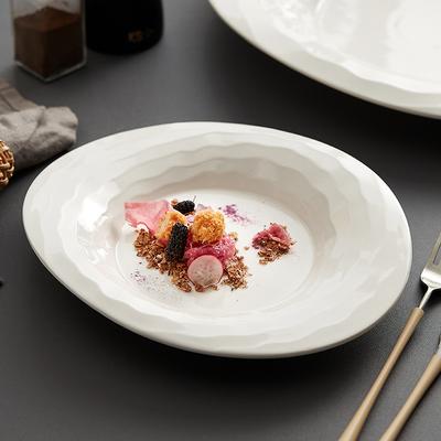 Białe Nieregularne Ceramiczne Talerze Luksusowe Talerze Obiadowe Hotelowe Domowe Kuchnia Zastawa Stołowa Hotelowa Talerze do Pasty Deserowe.