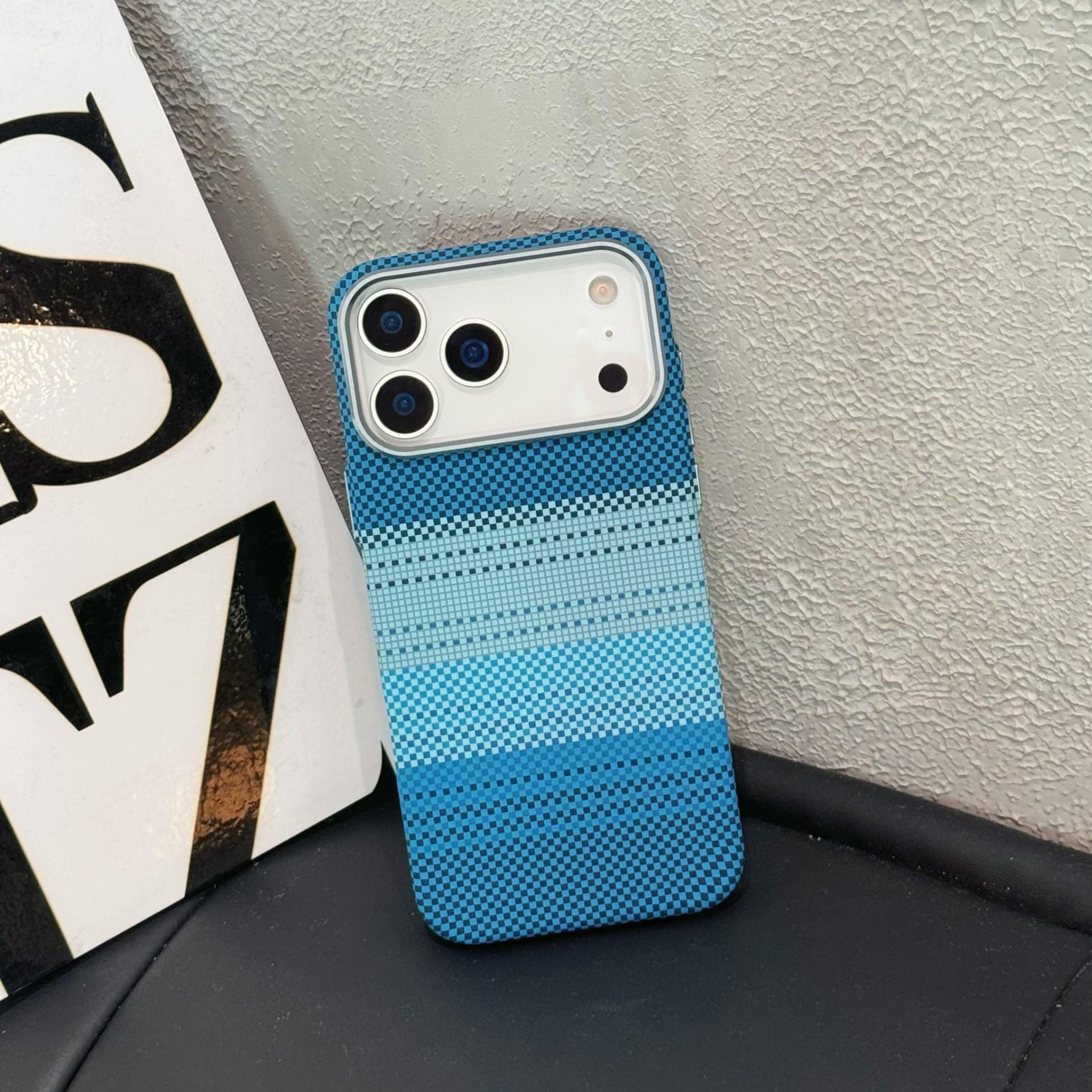 

Kevlar Carbon Fiber Texture Metal Frame Magnetic Drop-proof Case for iPhone 16 and 17. iPhone 15 Pro темно-синього кольору