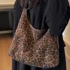 Women's bag leopard print fashion bag new retro shoulder messenger bag popular commuter large capacity tote bag