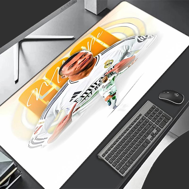 Kylian Mbappé Thema Premium Rutschfestes Mauspade mit Genähten Kanten, Strapazierfähiges Gummi-Material, für Schreibtisch & Gaming Tolle Geschenke