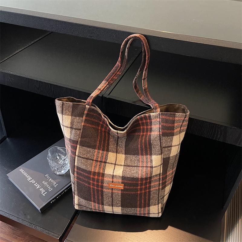 Korean Style Large Capacity Plaid Canvas Shoulder Bag for Women - Autumn/Winter 2025 Casual College Commute Tote