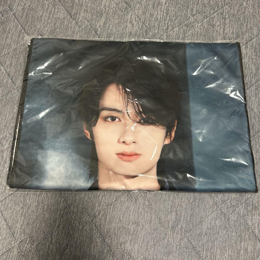 

[USED] SEVENTEEN big photo towel Jun