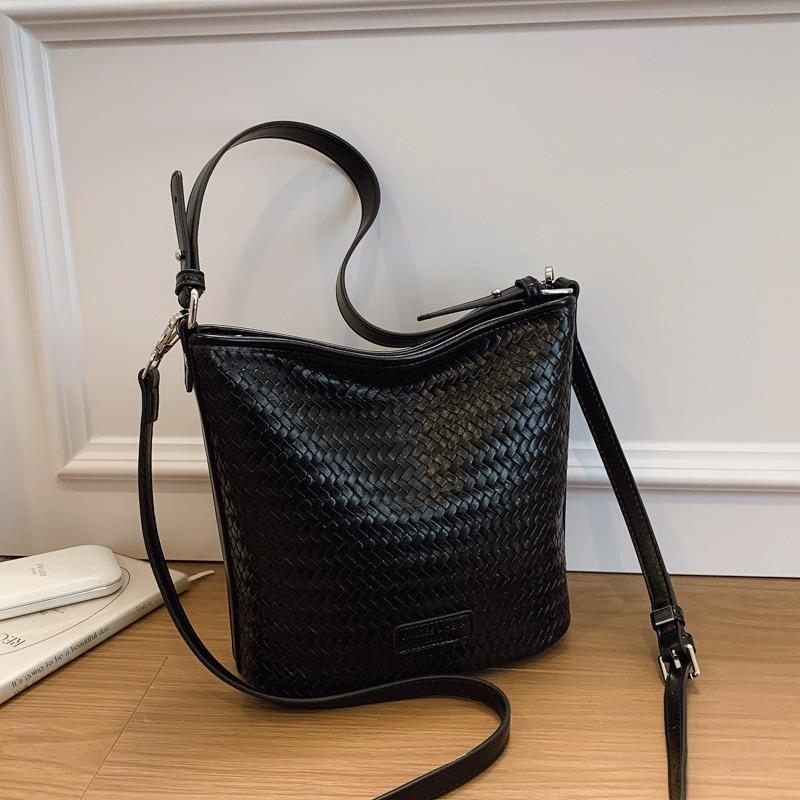 Popular bags women's new woven underarm bucket bags versatile shoulder messenger bags