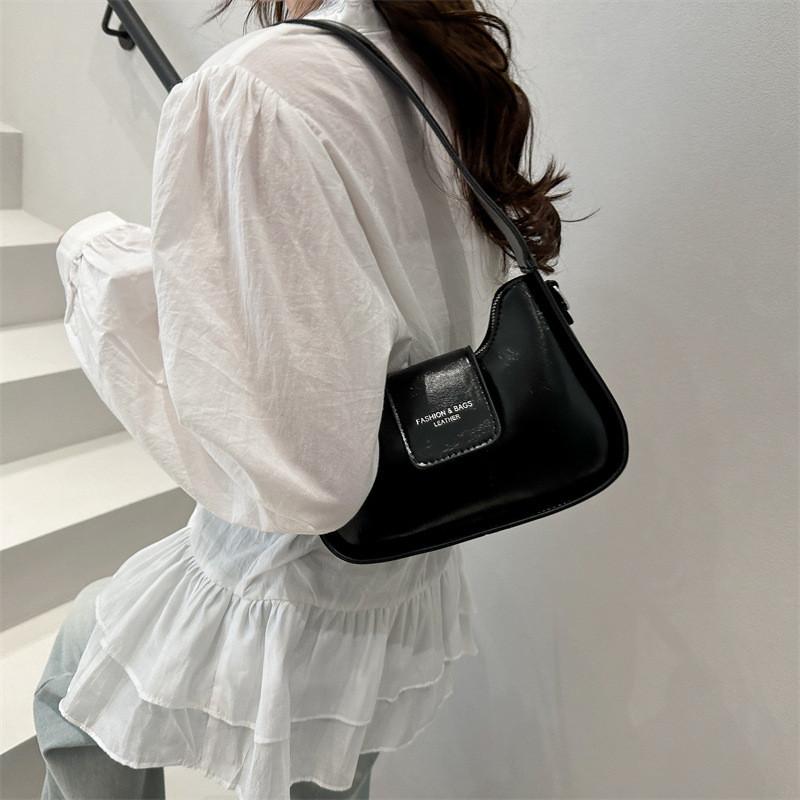 Street Style Pu Leather Small Square Shoulder Bag With Zipper Closure For Daily Wear