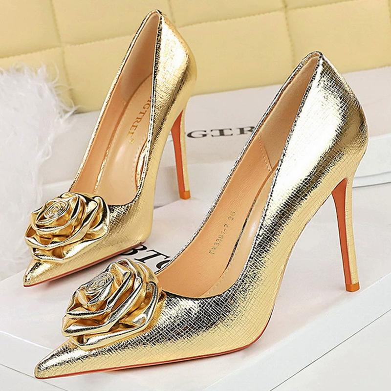 Women's 7 Cm 10 Cm Patent Leather Flowers Women Pumps Sexy Pointed Toe Thin Low Heels Wedding Elegant Party Shoes Zapatos Mujer