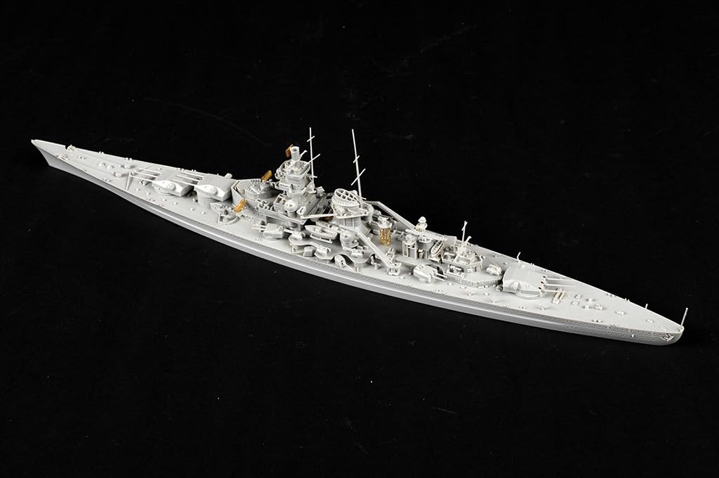 Trumpeter 1/700 German Navy Battleship Gneisenau Plastic Model 06736 Molded Color