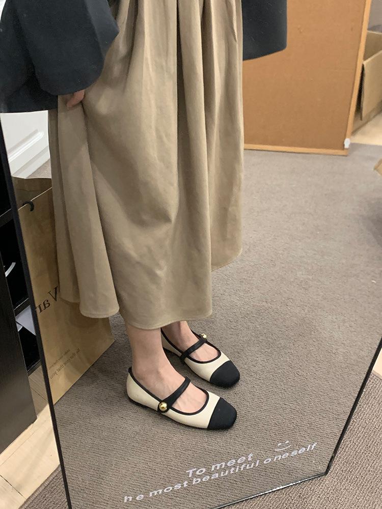 

Туфли Мэри Джейн в стиле сяосянфэн женские 2025 весна и лето новые французские туфли на плоской подошве с ремешком в одно слово, цветные, с круглым носком, маленькие лиа 40