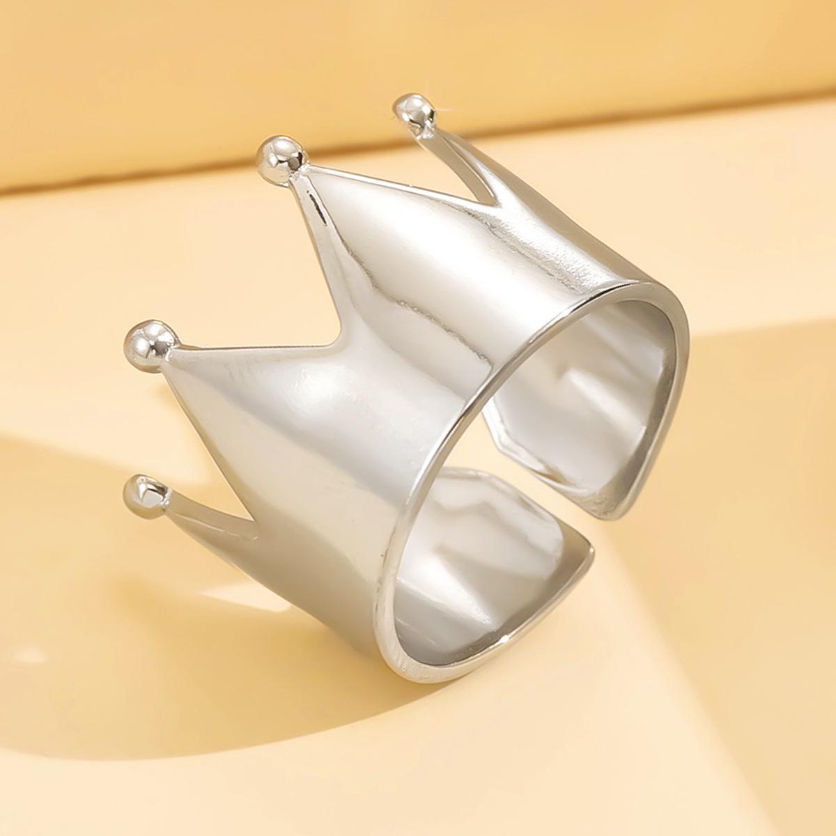European Retro Royal Court Style Crown Ring: Gold-Plated Open Stainless Steel with Smooth Finish