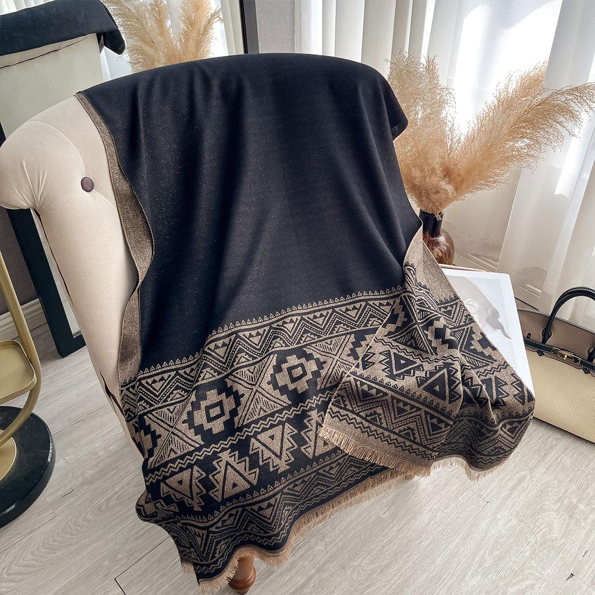 

Ethnic Style Shawl Cape Women Travel Photo Wearing Warm Thickened Cape 185*65CM чорний