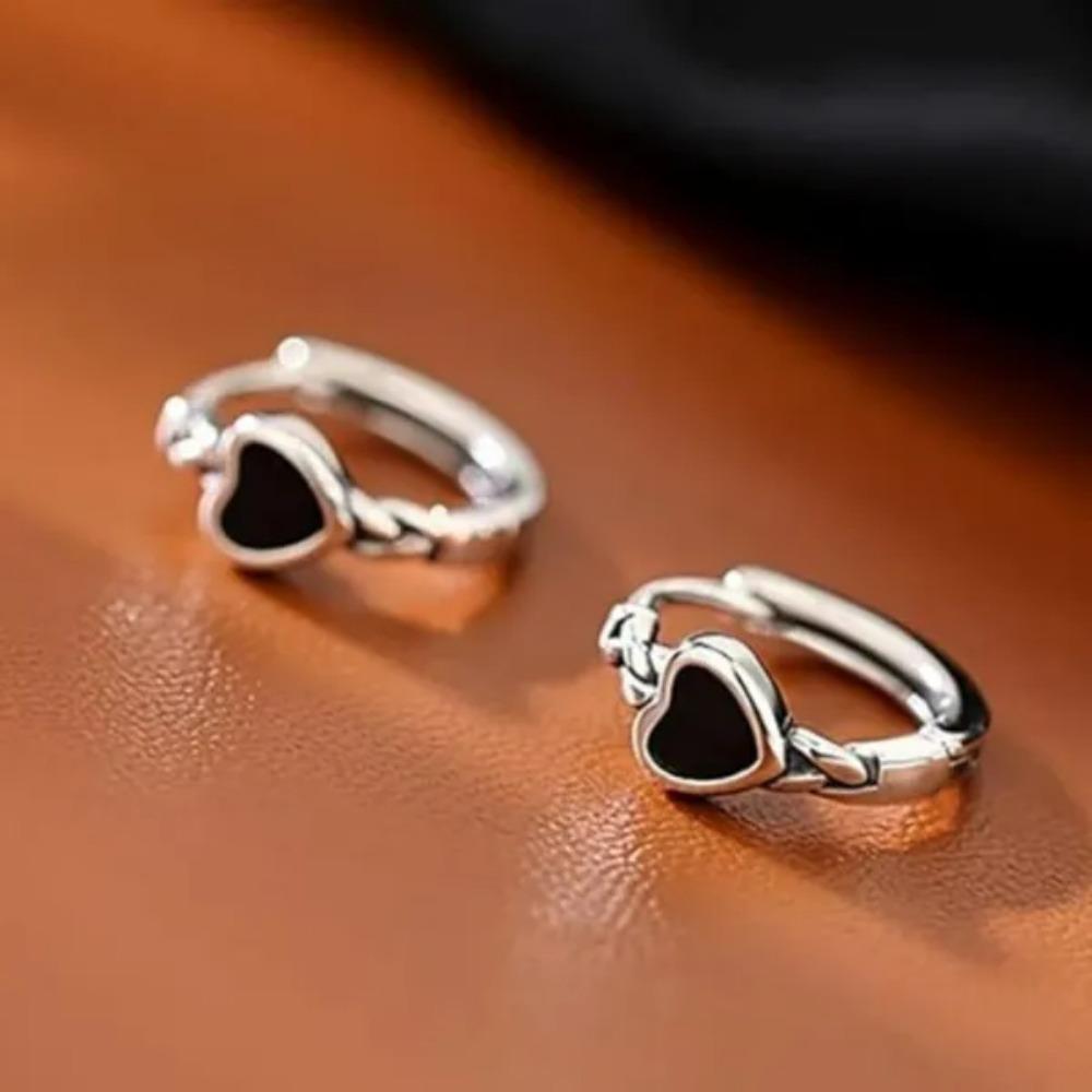 

1 пара изящных эмалированных серег-колец с маленькими черными сердечками для женщин, на каждый день чёрный