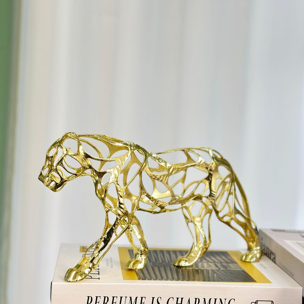 Nordic Creativity Metal Leopard Sculpture TV Cabinet Entrance Decoration Living Room Desktop Sculpture Home Decoration