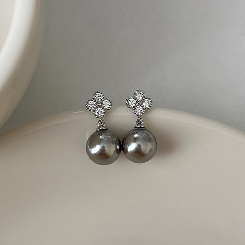 Silver needle zircon butterfly pearl earrings niche design light luxury stud earrings French high-end retro earrings wholesale