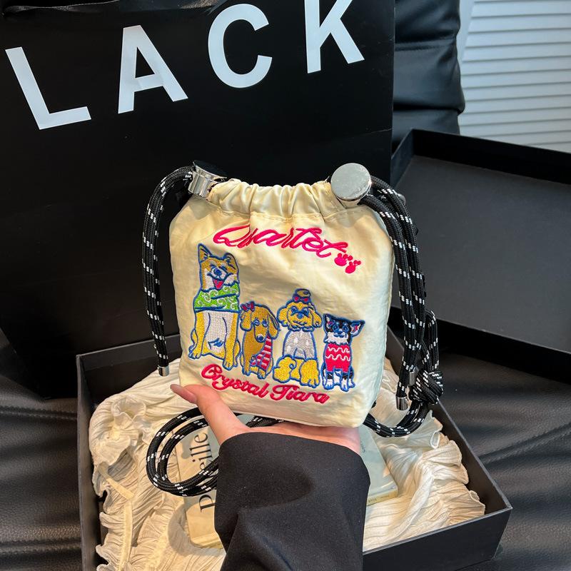 2025 New Japanese Embroidery Mobile Phone Bag Simple Bag Women's Fashion Versatile Portable Trend Messenger Shoulder Bag Women